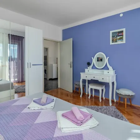 In With House Sea View דירה