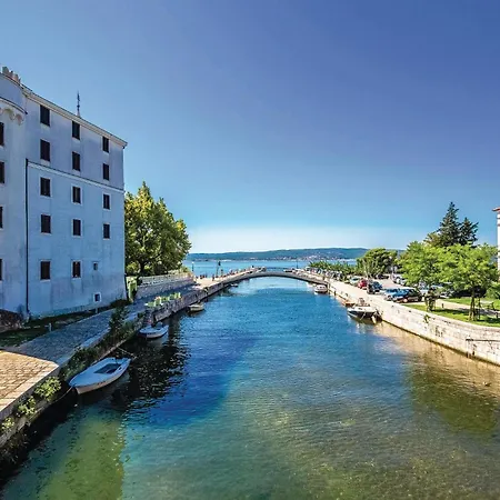 Apartment In With House Sea View *